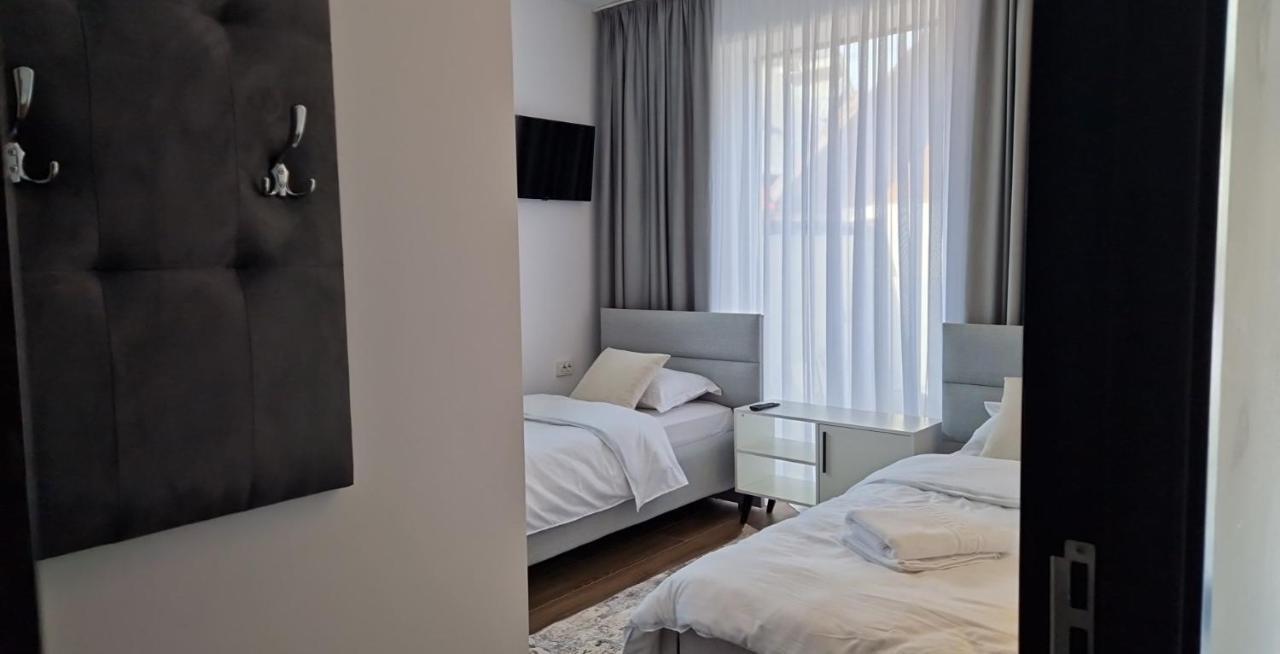 Modern House Hotel Sighetu Marmatiei Exterior photo