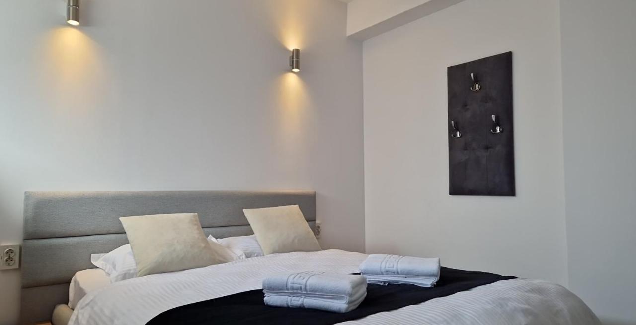 Modern House Hotel Sighetu Marmatiei Exterior photo